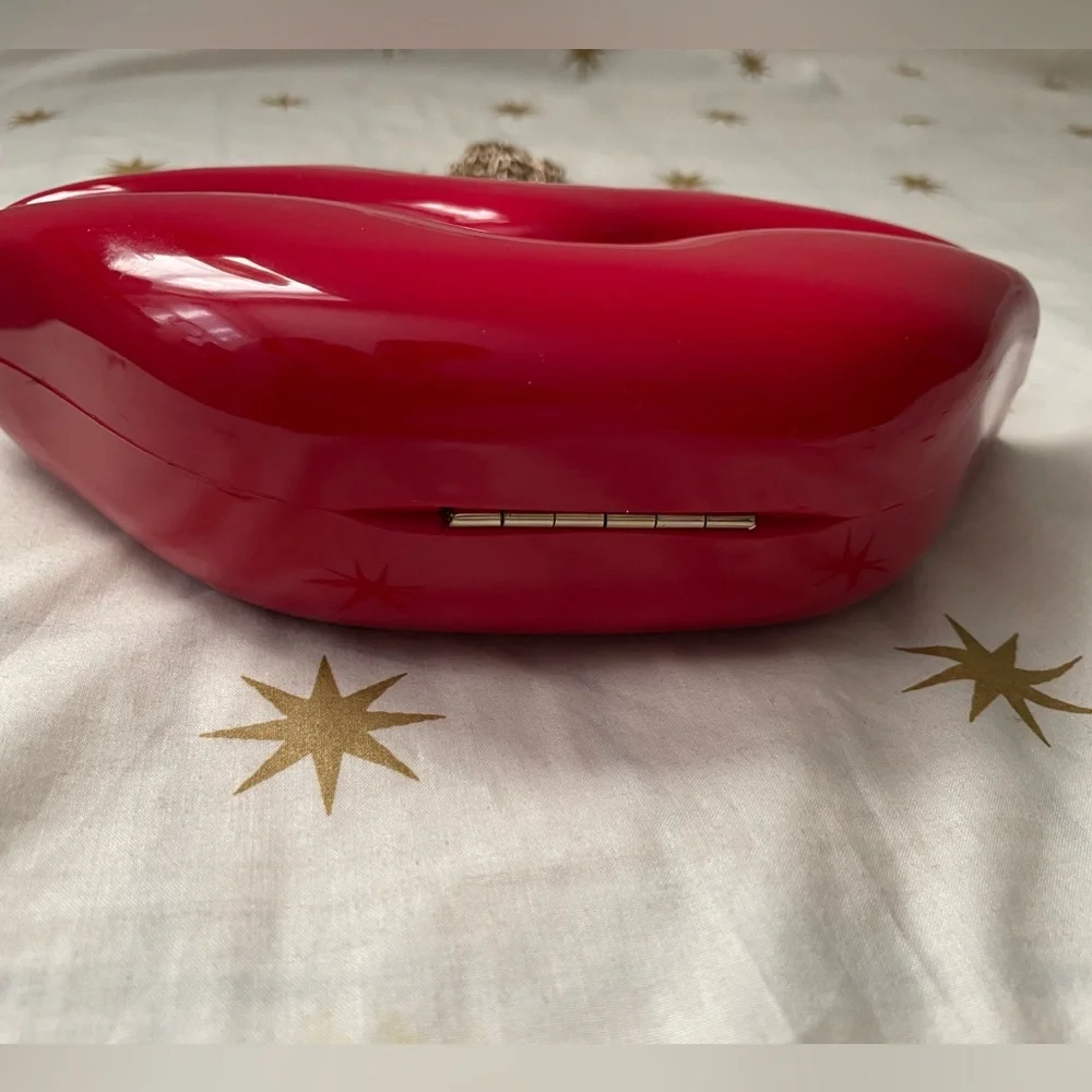 Red Lips  Crossbody Clutch Bag Purse - Picture 6 of 9